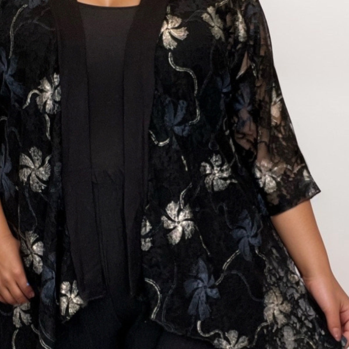 BLACK LACE BUTTON SLEEVE JACKET