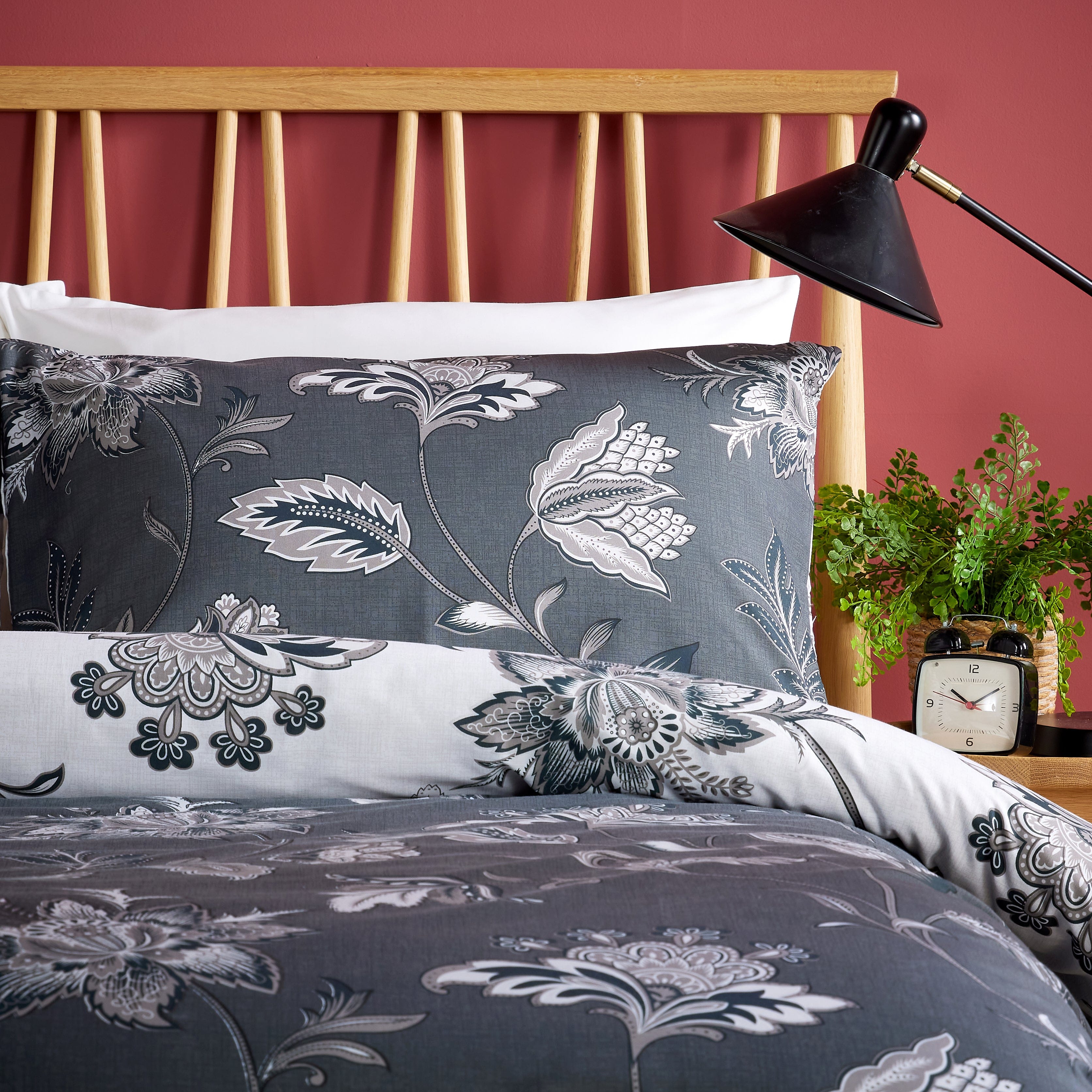 Shimla Duvet Cover Set Easy Care Reversible Quilt Cover With Pillowcases